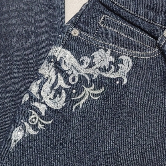 Vintage Chico's Platinum Mid-Wash Blue Silver Painted Embroidered Flared Jeans - Picture 7 of 11